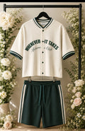 Tee-shirt beige-vert avec culotte vert marine